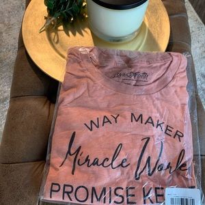 Waymaker Lyrics Shirt in Prism Sunset